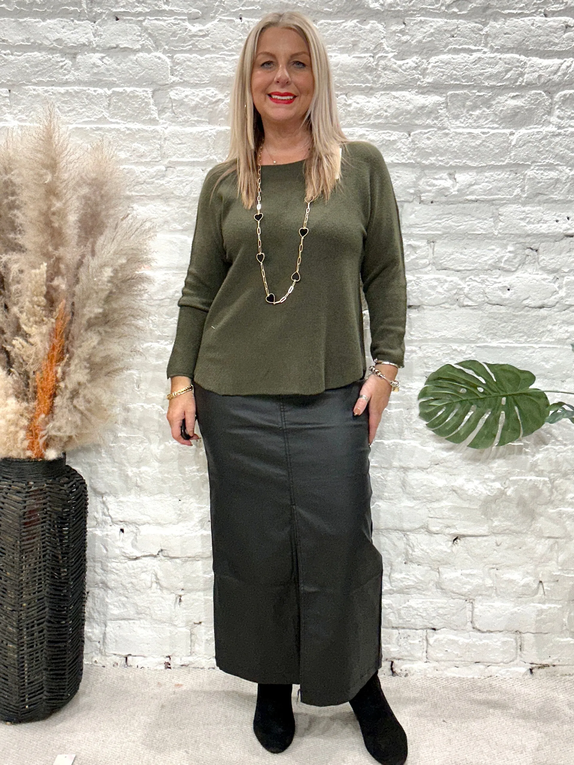 Basic Brogan Soft Knit Scoop Bottom Jumper