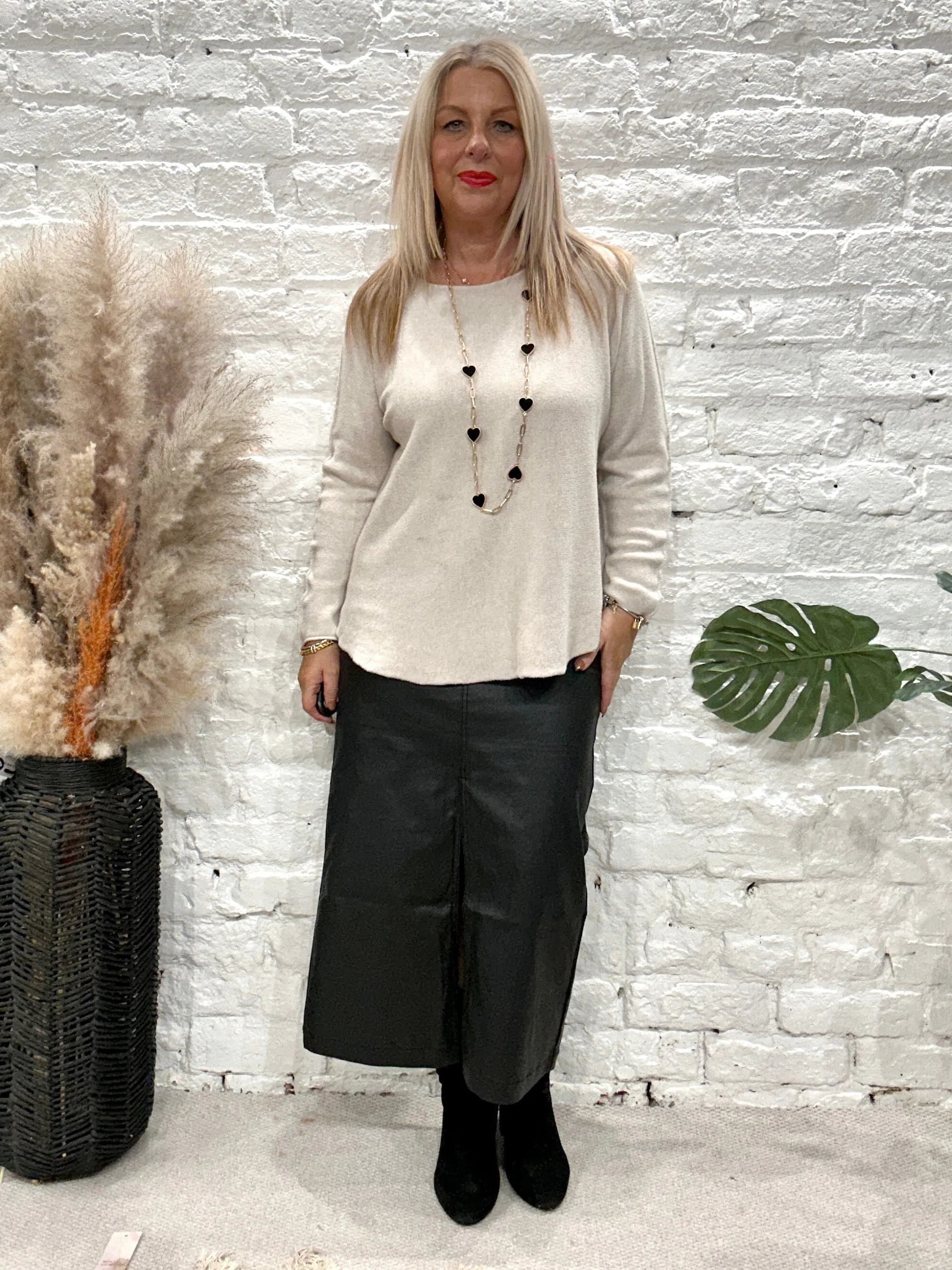 Basic Brogan Soft Knit Scoop Bottom Jumper