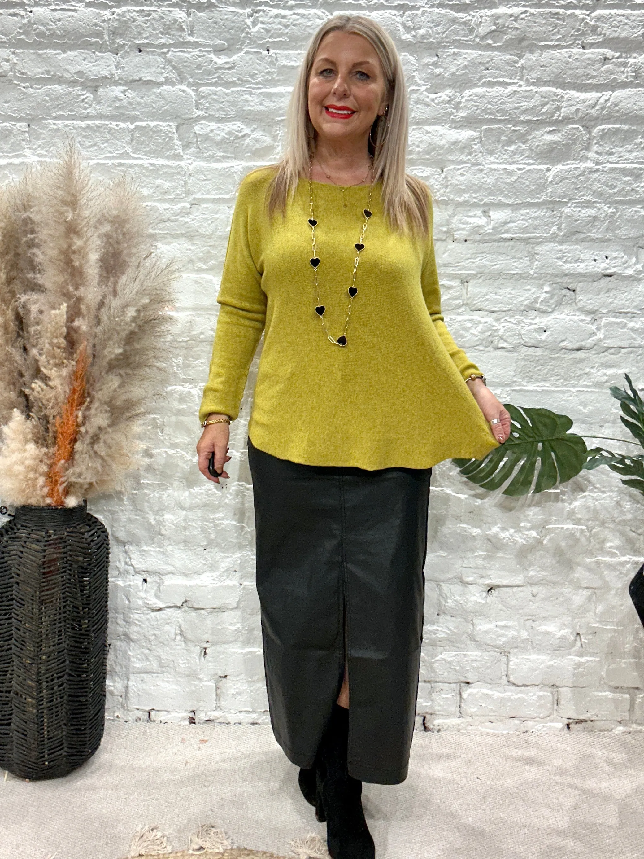 Basic Brogan Soft Knit Scoop Bottom Jumper