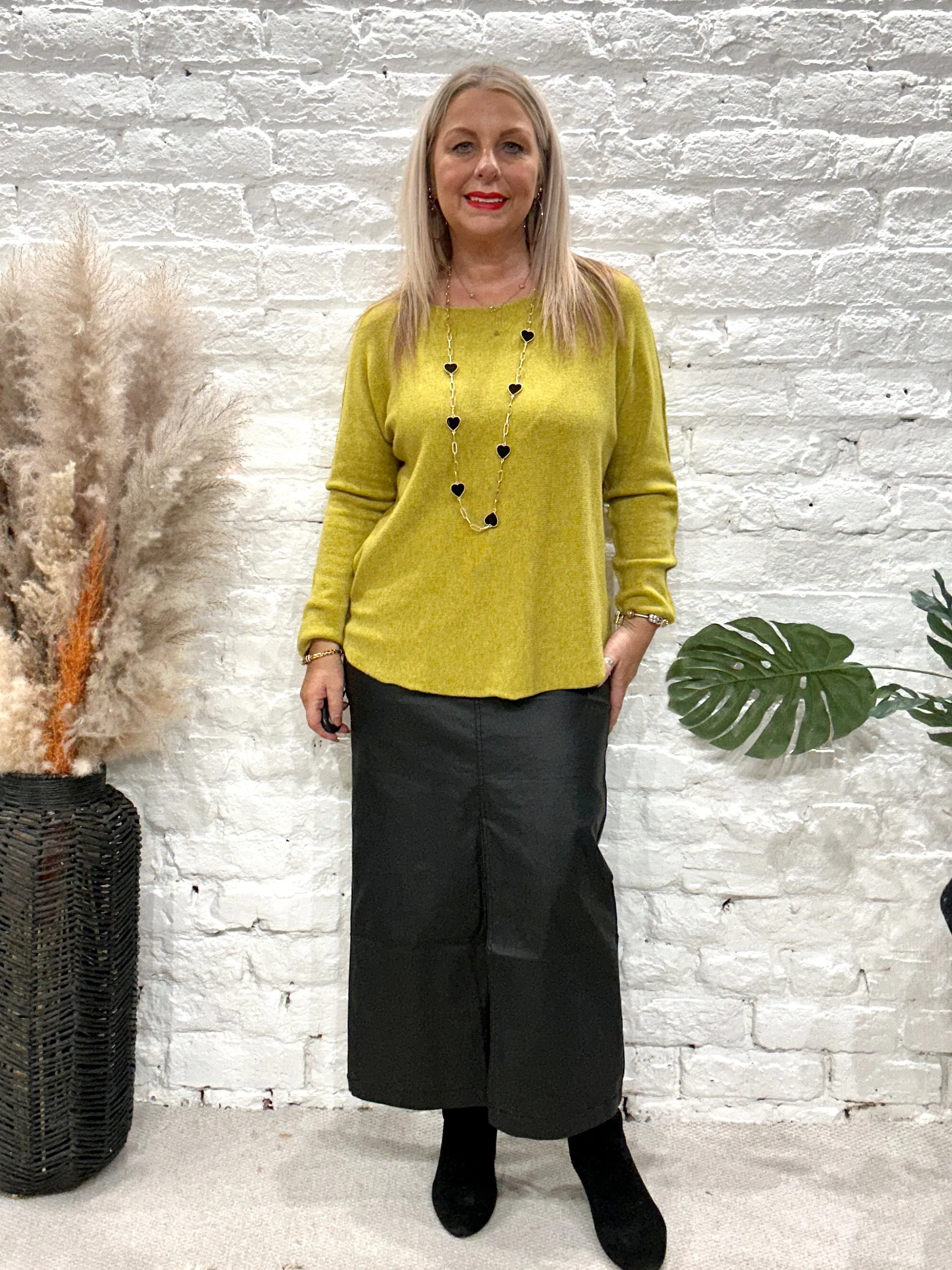 Basic Brogan Soft Knit Scoop Bottom Jumper