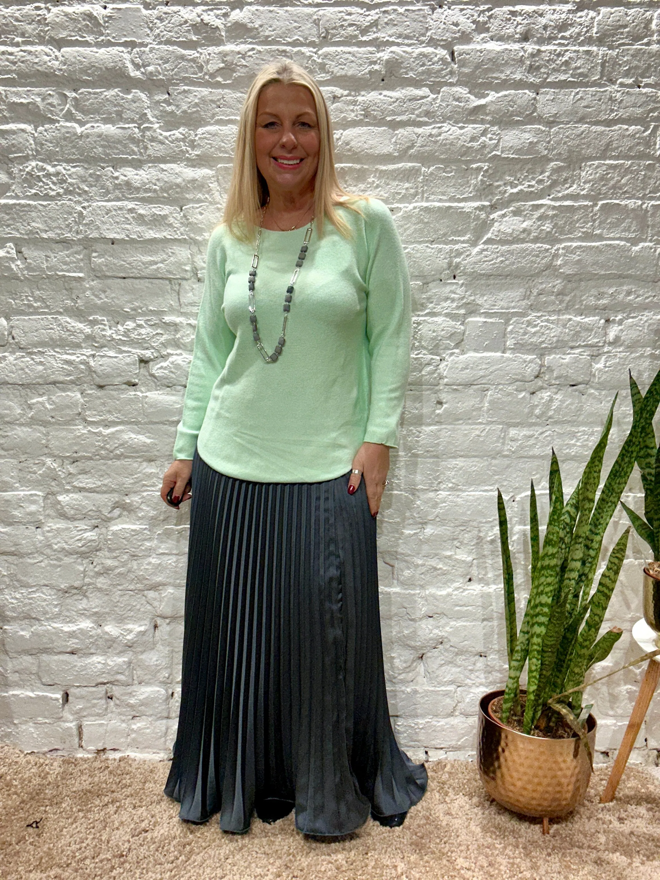Basic Brogan Soft Knit Scoop Bottom Jumper