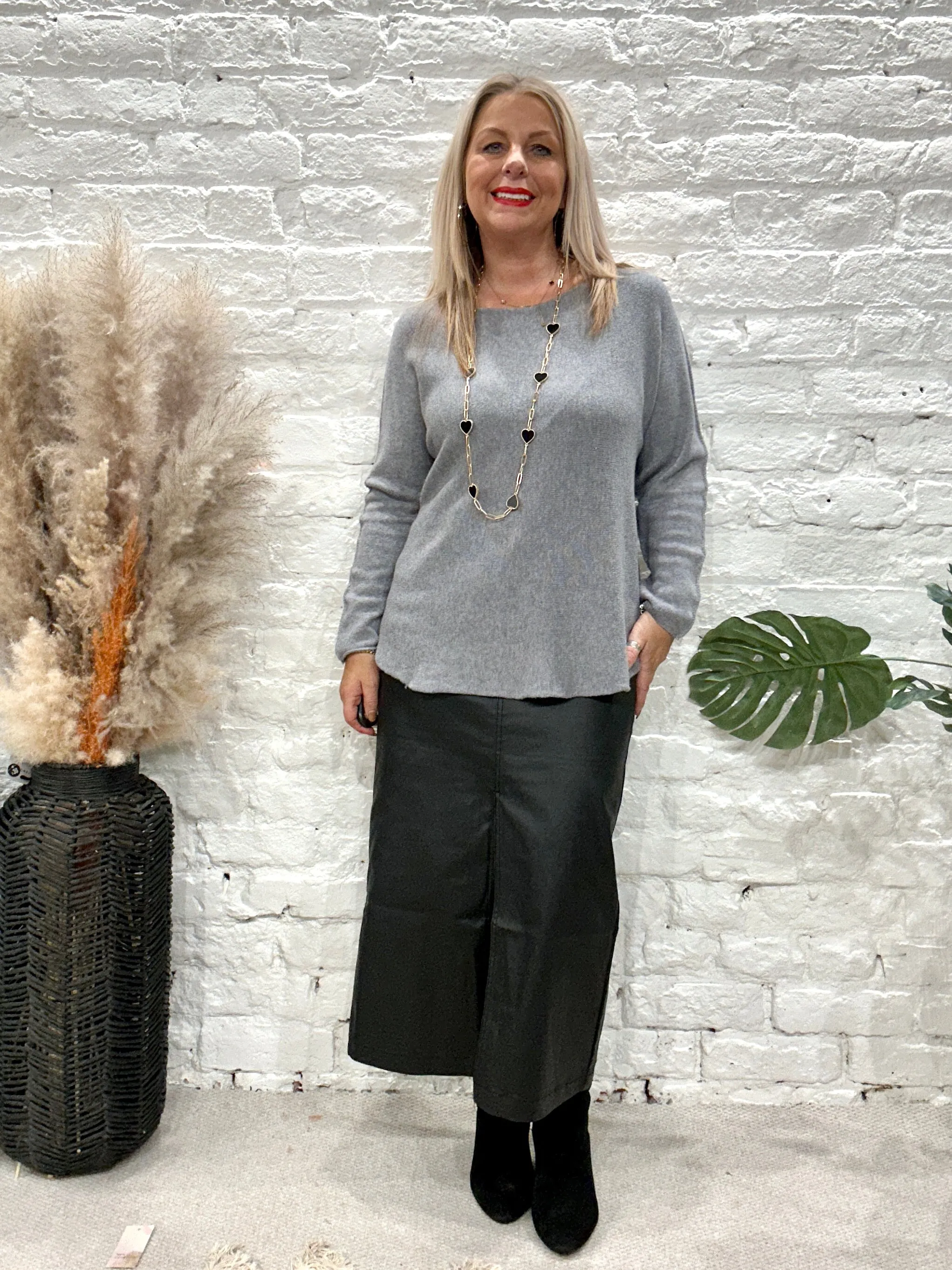 Basic Brogan Soft Knit Scoop Bottom Jumper