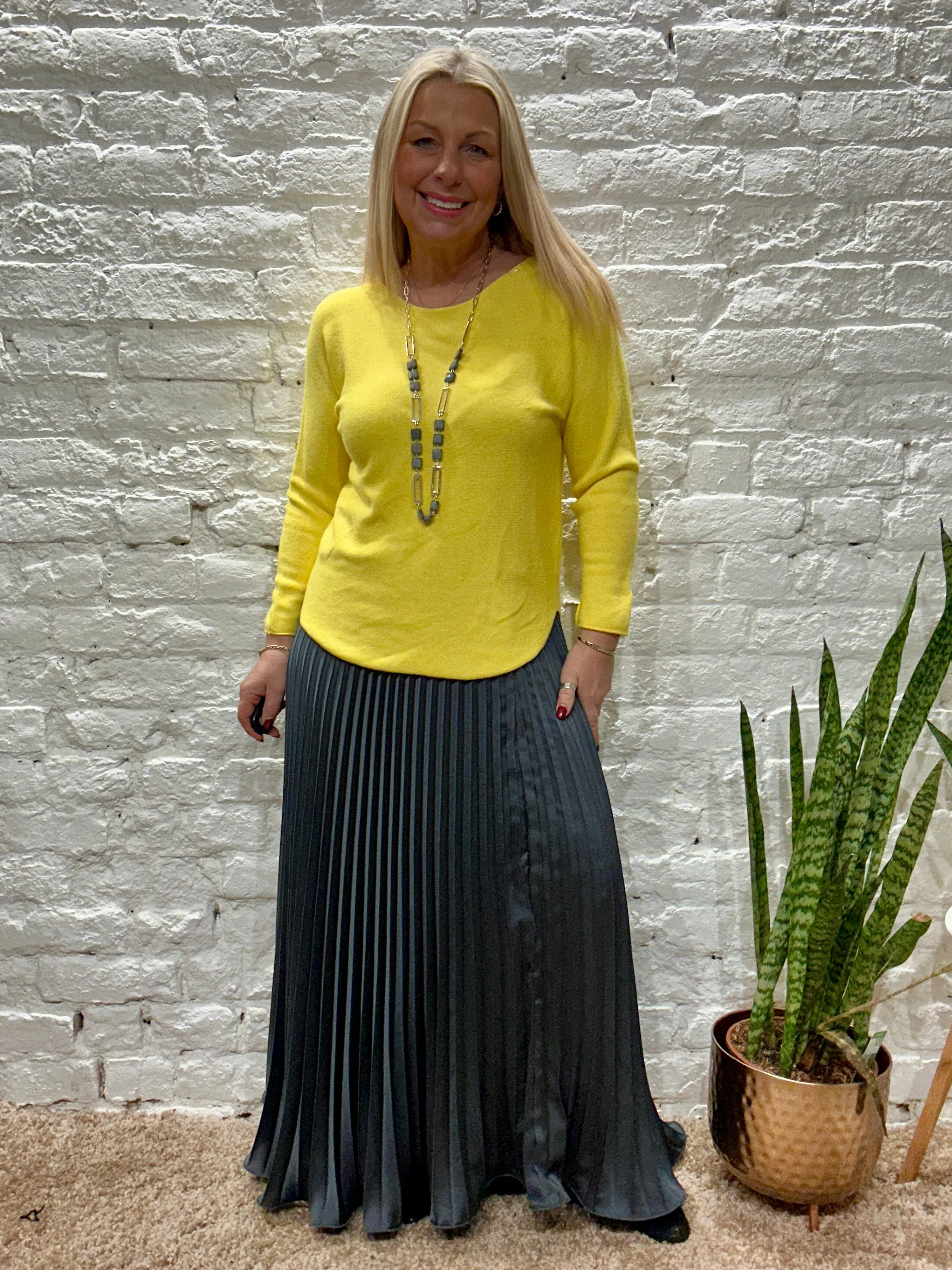 Basic Brogan Soft Knit Scoop Bottom Jumper