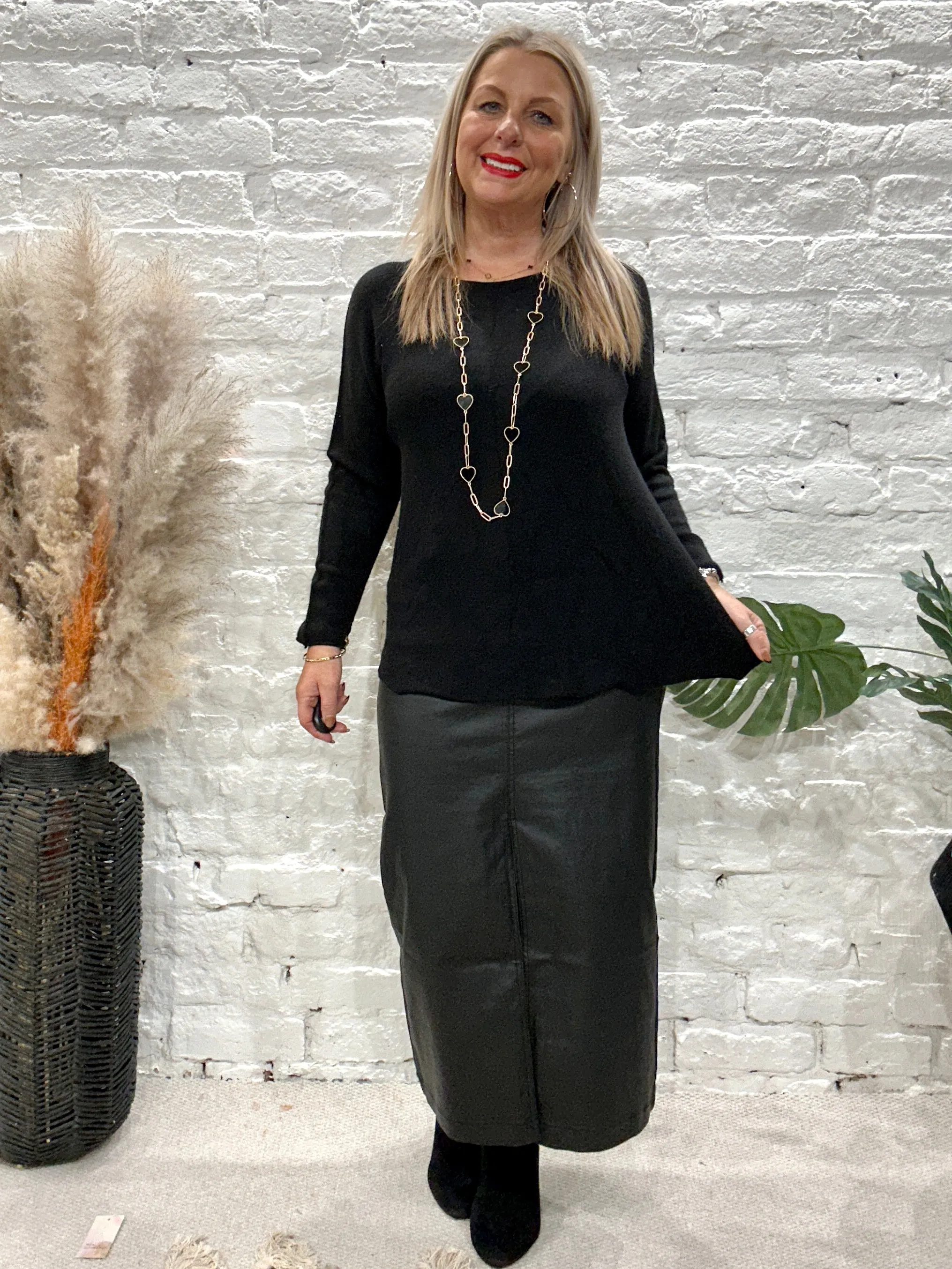 Basic Brogan Soft Knit Scoop Bottom Jumper