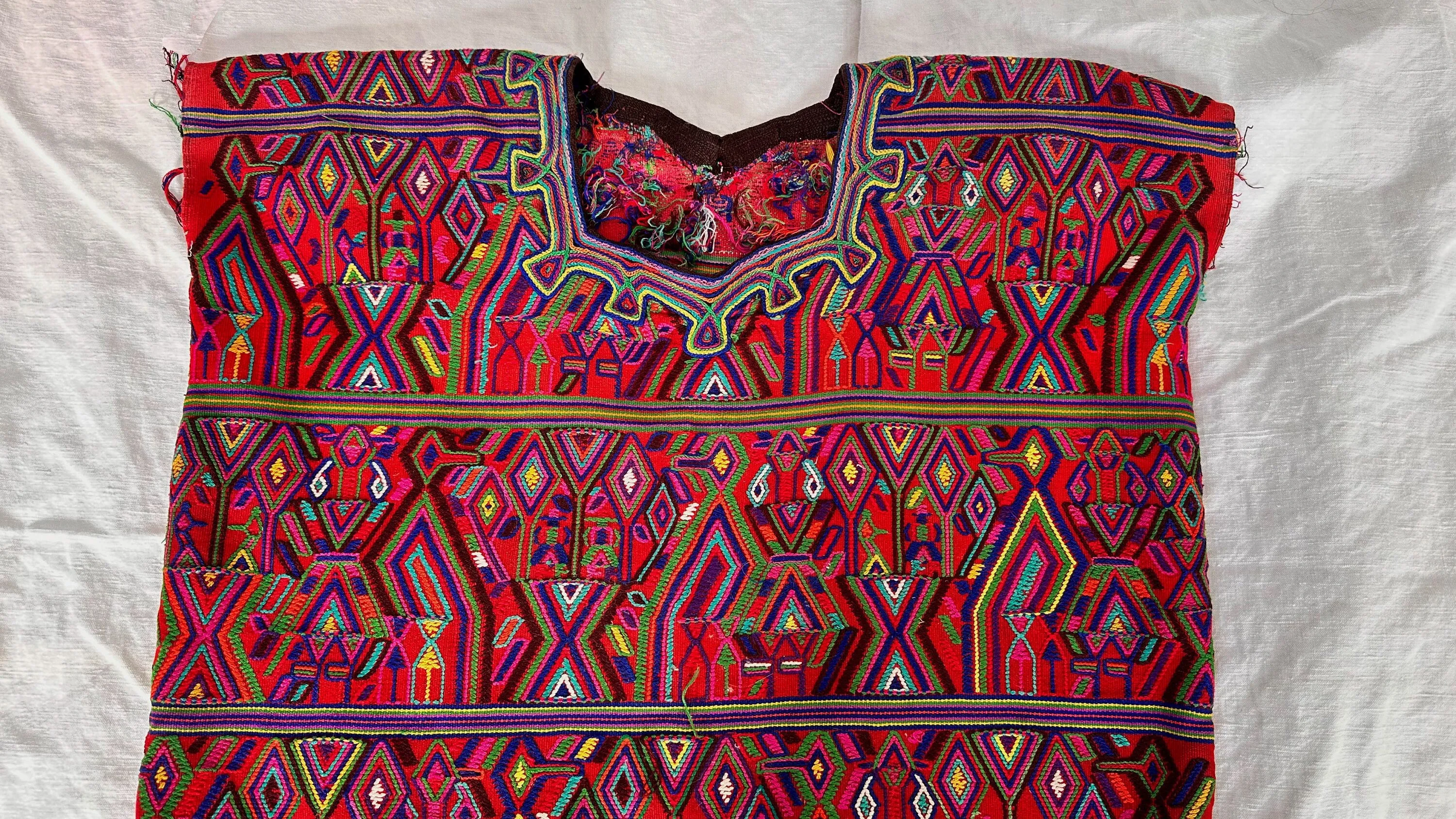 Fine Vintage Guatemalan Huipil. Nebaj Hand-woven Embroidered. 0770