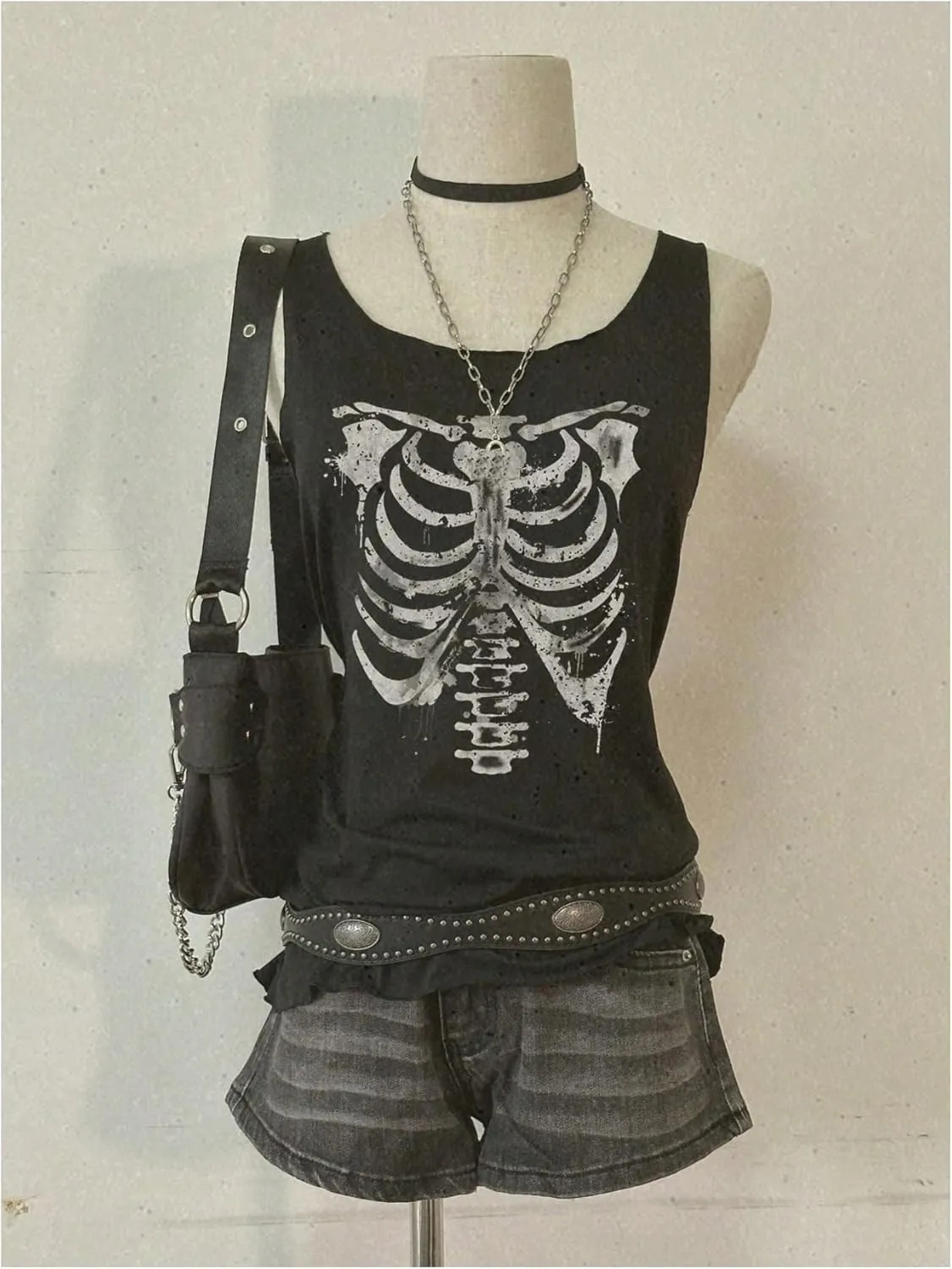 WDIRARA Women's Skull Graphic Tank Top Scoop Neck Sleeveless Tee Gothic Punk Tops