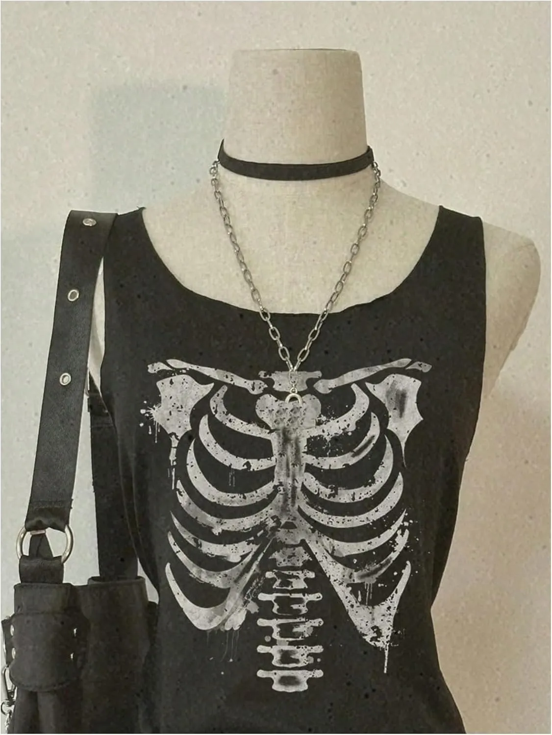 WDIRARA Women's Skull Graphic Tank Top Scoop Neck Sleeveless Tee Gothic Punk Tops