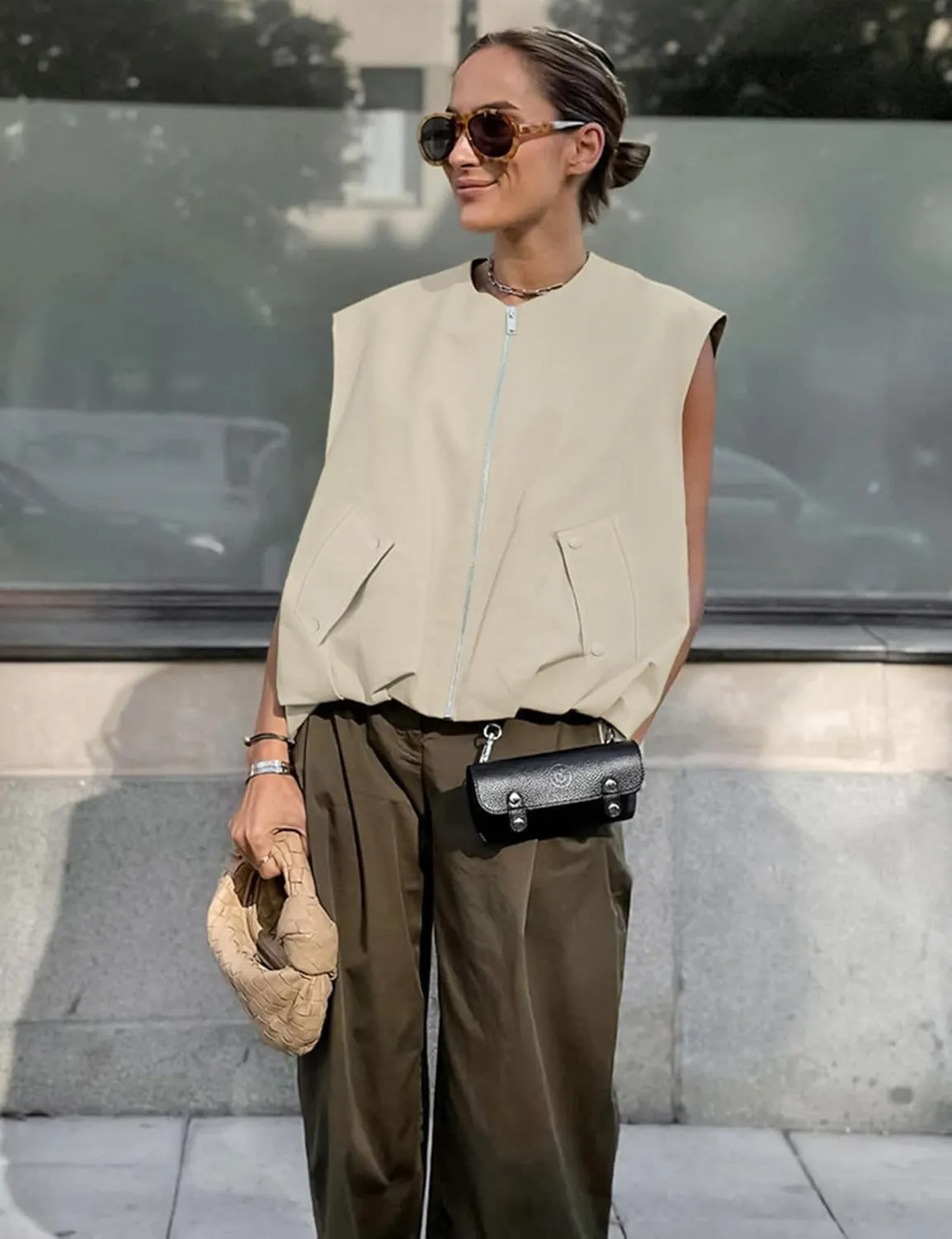 Women's Casual Zip Up Cargo Vest Cropped Sleeveless Ruched Hem Blazer Jackets Tops with Pockets