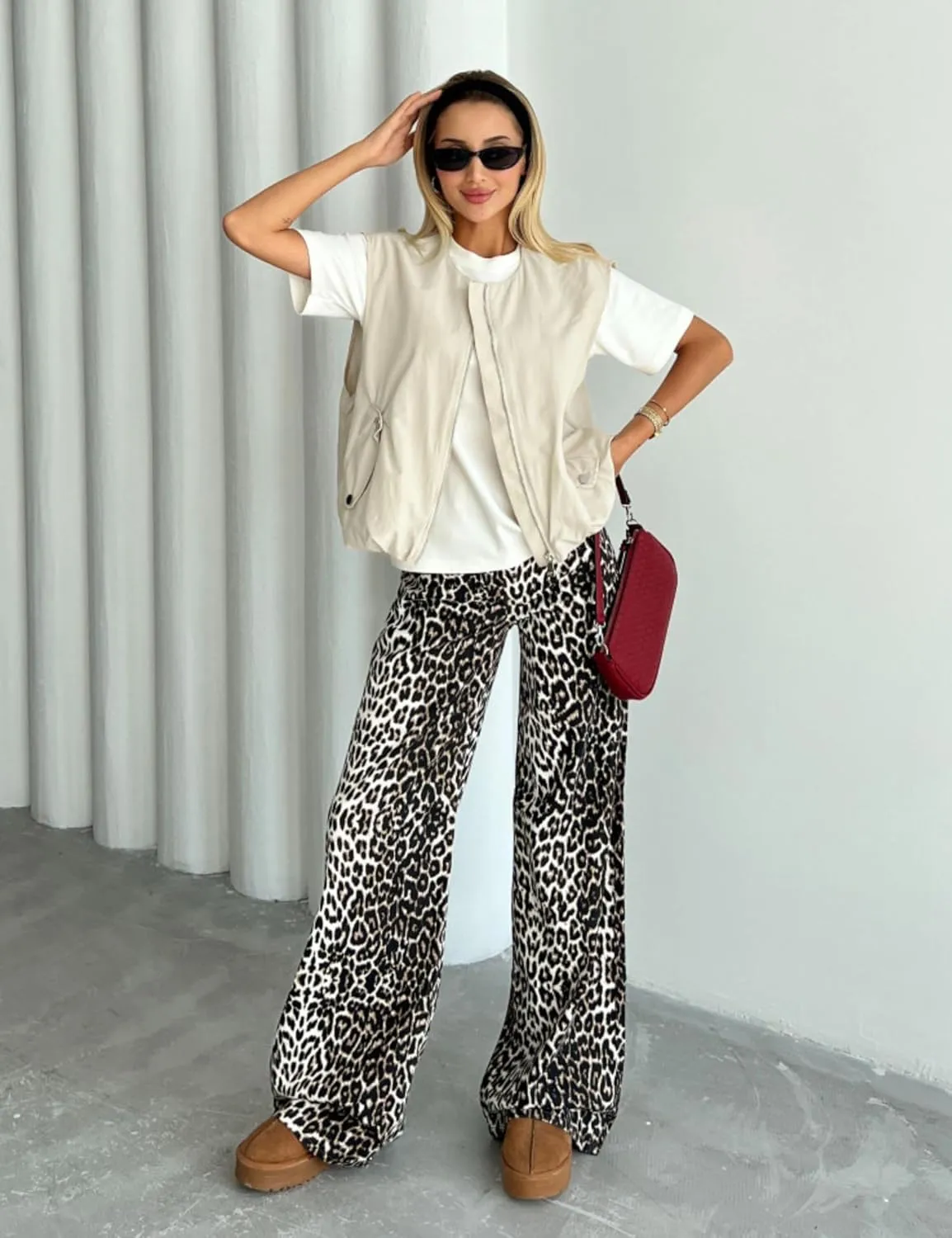 Women's Casual Zip Up Cargo Vest Cropped Sleeveless Ruched Hem Blazer Jackets Tops with Pockets